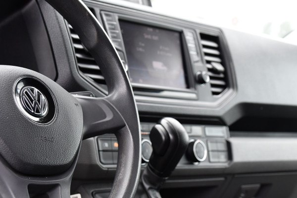 Volkswagen Crafter 35 2.0 TDI L3H3 Black Edition Cruise, Camera, Carplay, 177PK, Automaat, Sensoren, Multimedia, LED, Trekhaak, Uniek!