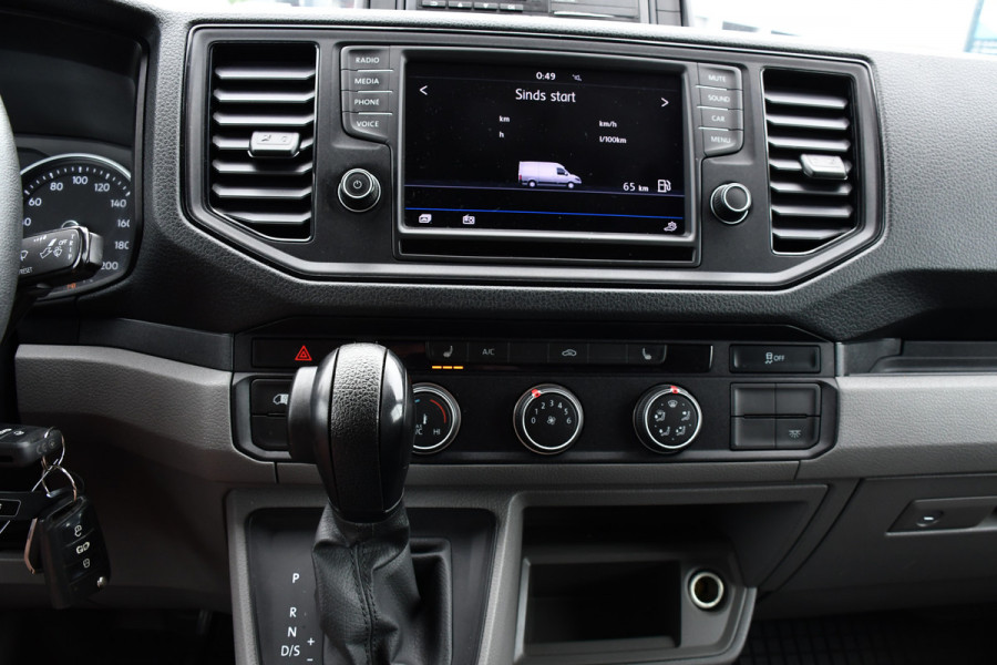 Volkswagen Crafter 35 2.0 TDI L3H3 Black Edition Cruise, Camera, Carplay, 177PK, Automaat, Sensoren, Multimedia, LED, Trekhaak, Uniek!