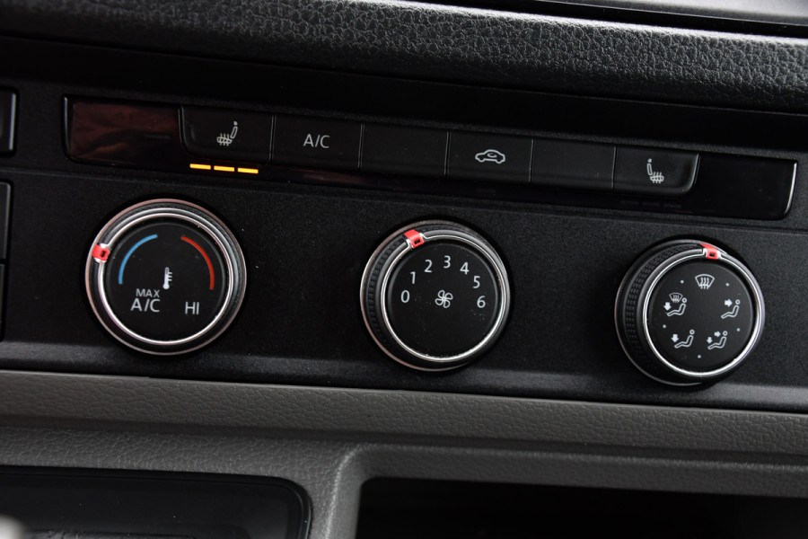 Volkswagen Crafter 35 2.0 TDI L3H3 Black Edition Cruise, Camera, Carplay, 177PK, Automaat, Sensoren, Multimedia, LED, Trekhaak, Uniek!