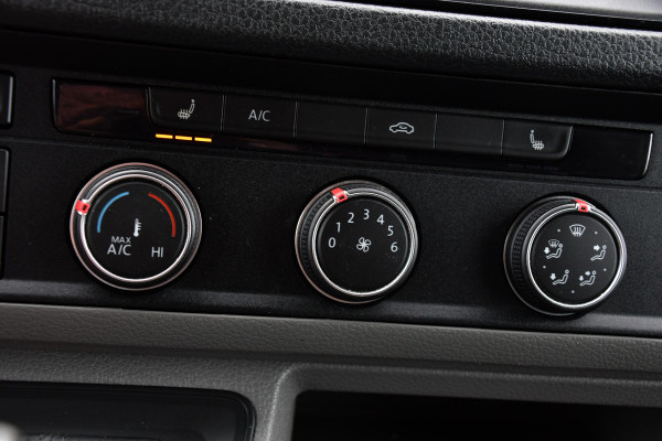 Volkswagen Crafter 35 2.0 TDI L3H3 Black Edition Cruise, Camera, Carplay, 177PK, Automaat, Sensoren, Multimedia, LED, Trekhaak, Uniek!