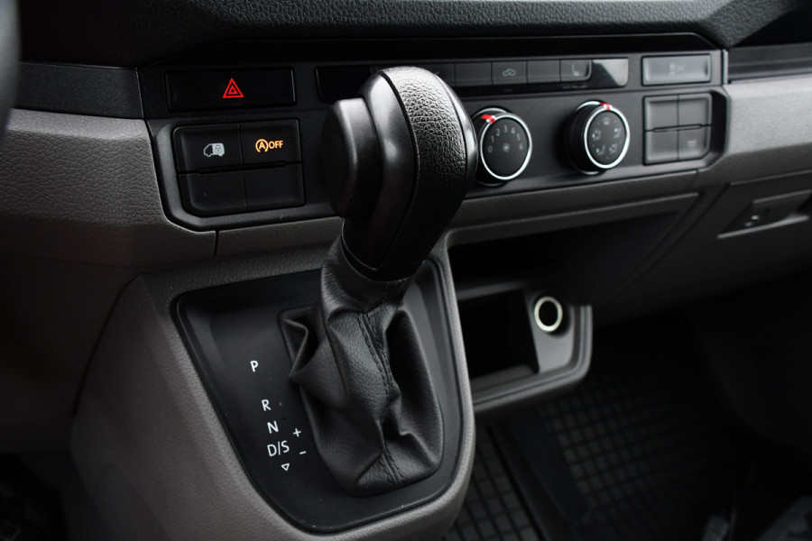 Volkswagen Crafter 35 2.0 TDI L3H3 Black Edition Cruise, Camera, Carplay, 177PK, Automaat, Sensoren, Multimedia, LED, Trekhaak, Uniek!