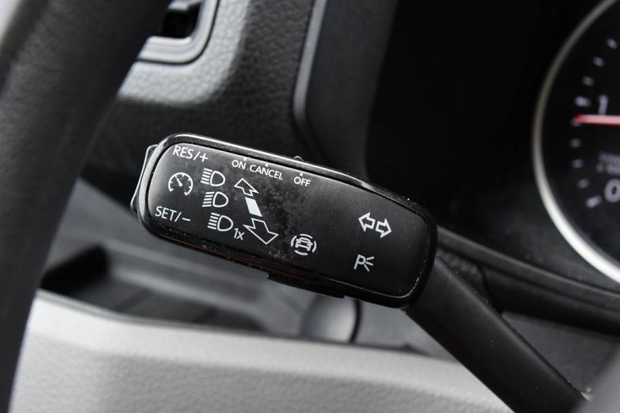 Volkswagen Crafter 35 2.0 TDI L3H3 Black Edition Cruise, Camera, Carplay, 177PK, Automaat, Sensoren, Multimedia, LED, Trekhaak, Uniek!