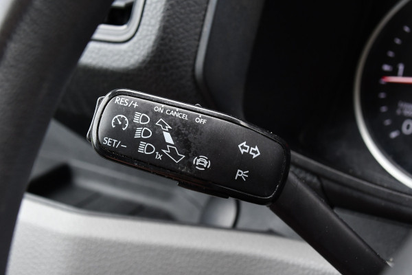 Volkswagen Crafter 35 2.0 TDI L3H3 Black Edition Cruise, Camera, Carplay, 177PK, Automaat, Sensoren, Multimedia, LED, Trekhaak, Uniek!