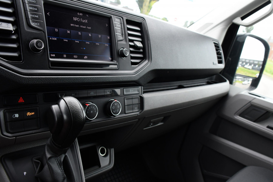 Volkswagen Crafter 35 2.0 TDI L3H3 Black Edition Cruise, Camera, Carplay, 177PK, Automaat, Sensoren, Multimedia, LED, Trekhaak, Uniek!