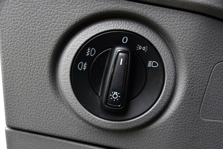 Volkswagen Crafter 35 2.0 TDI L3H3 Black Edition Cruise, Camera, Carplay, 177PK, Automaat, Sensoren, Multimedia, LED, Trekhaak, Uniek!