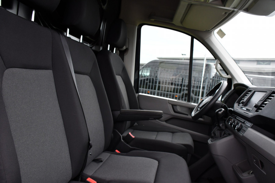 Volkswagen Crafter 35 2.0 TDI L3H3 Black Edition Cruise, Camera, Carplay, 177PK, Automaat, Sensoren, Multimedia, LED, Trekhaak, Uniek!