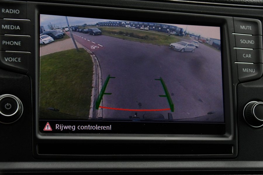 Volkswagen Crafter 35 2.0 TDI L3H3 Black Edition Cruise, Camera, Carplay, 177PK, Automaat, Sensoren, Multimedia, LED, Trekhaak, Uniek!