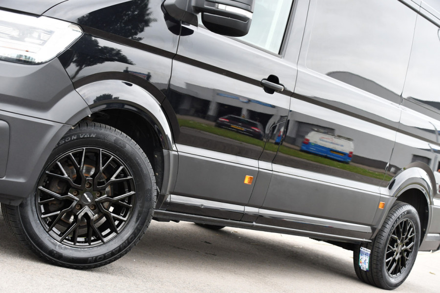 Volkswagen Crafter 35 2.0 TDI L3H3 Black Edition Cruise, Camera, Carplay, 177PK, Automaat, Sensoren, Multimedia, LED, Trekhaak, Uniek!