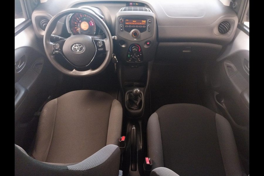 Toyota Aygo 1.0 VVT-i X SILVERLINE FUN CARPLAY NAVI AIRCO.5 DRS .GARANTIE TOT 2031 !