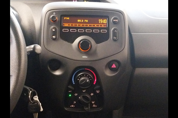 Toyota Aygo 1.0 VVT-i X SILVERLINE FUN CARPLAY NAVI AIRCO.5 DRS .GARANTIE TOT 2031 !