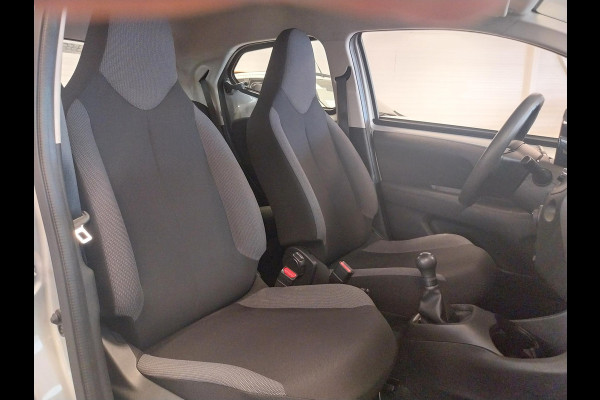 Toyota Aygo 1.0 VVT-i X SILVERLINE FUN CARPLAY NAVI AIRCO.5 DRS .GARANTIE TOT 2031 !