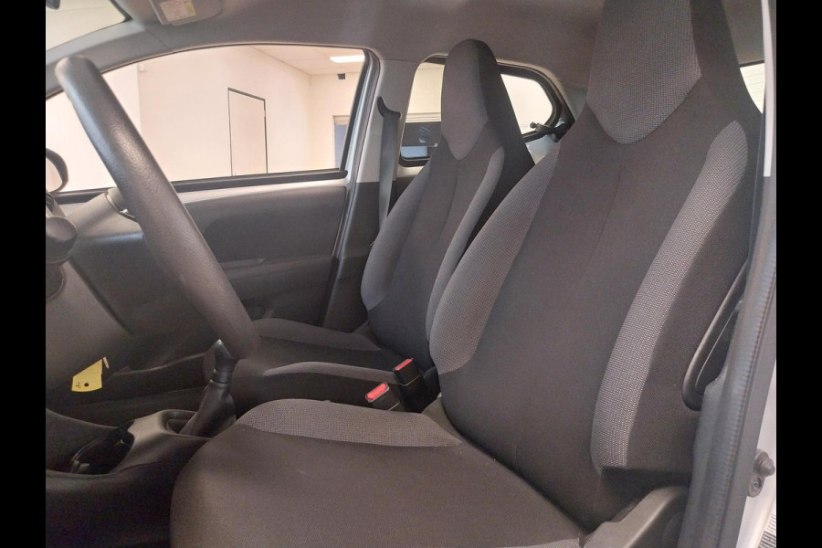 Toyota Aygo 1.0 VVT-i X SILVERLINE FUN CARPLAY NAVI AIRCO.5 DRS .GARANTIE TOT 2031 !