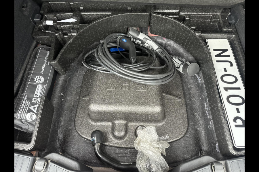 Ford Kuga 2.5 Titanium X PHEV Plug-In Hybrid Camera | B&O Audio | Stoel- & Stuurverwarming | Elektrische Kofferbak | Rijklaar met 12 mnd BOVAG Garantie