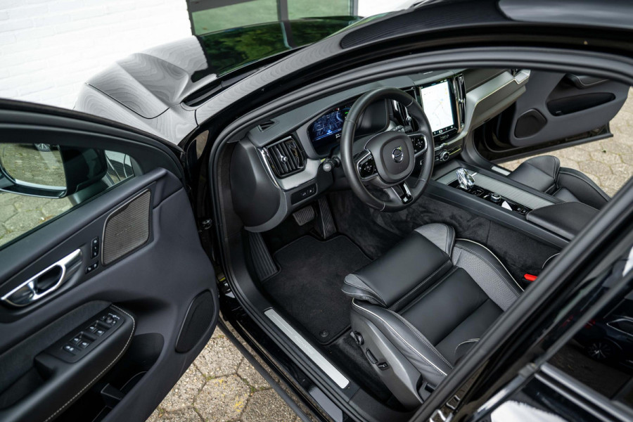 Volvo XC60 2.0 T6 Ultimate AWD Black Edition 398pk LONG RANGE
