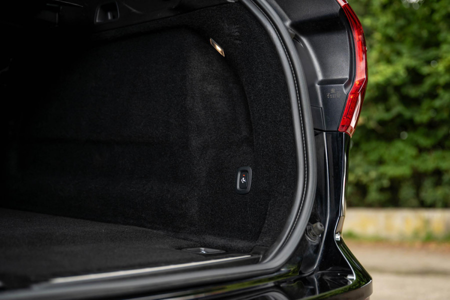 Volvo XC60 2.0 T6 Ultimate AWD Black Edition 398pk LONG RANGE