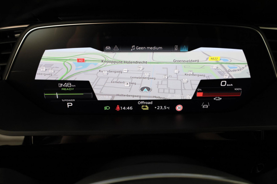 Audi e-tron 55 quattro S-line 95 kWh 408 pk | Navigatie | Panorama dak | Parkeersensoren ( park assist ) | Achteruitrijcamera