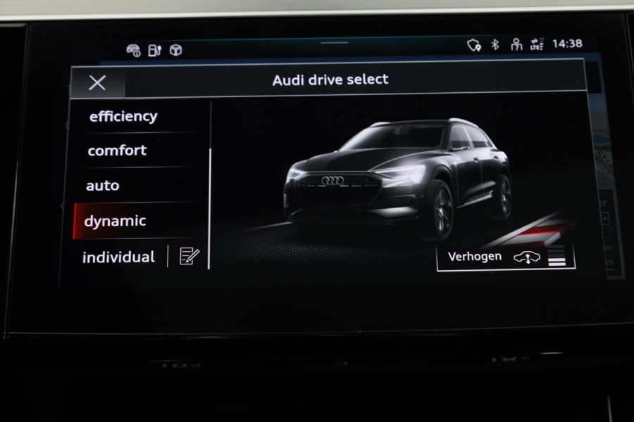 Audi e-tron 55 quattro S-line 95 kWh 408 pk | Navigatie | Panorama dak | Parkeersensoren ( park assist ) | Achteruitrijcamera
