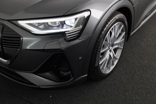 Audi e-tron 55 quattro S-line 95 kWh 408 pk | Navigatie | Panorama dak | Parkeersensoren ( park assist ) | Achteruitrijcamera