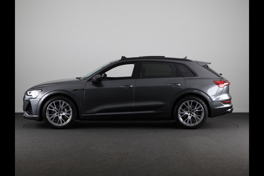 Audi e-tron 55 quattro S-line 95 kWh 408 pk | Navigatie | Panorama dak | Parkeersensoren ( park assist ) | Achteruitrijcamera
