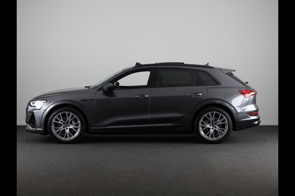 Audi e-tron 55 quattro S-line 95 kWh 408 pk | Navigatie | Panorama dak | Parkeersensoren ( park assist ) | Achteruitrijcamera