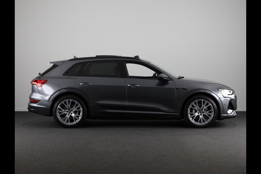 Audi e-tron 55 quattro S-line 95 kWh 408 pk | Navigatie | Panorama dak | Parkeersensoren ( park assist ) | Achteruitrijcamera