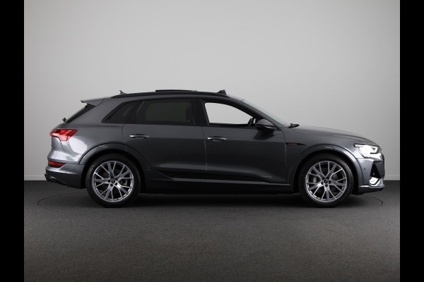 Audi e-tron 55 quattro S-line 95 kWh 408 pk | Navigatie | Panorama dak | Parkeersensoren ( park assist ) | Achteruitrijcamera