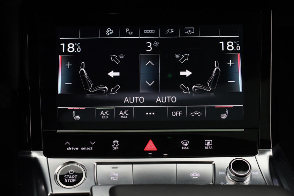 Audi e-tron 55 quattro S-line 95 kWh 408 pk | Navigatie | Panorama dak | Parkeersensoren ( park assist ) | Achteruitrijcamera
