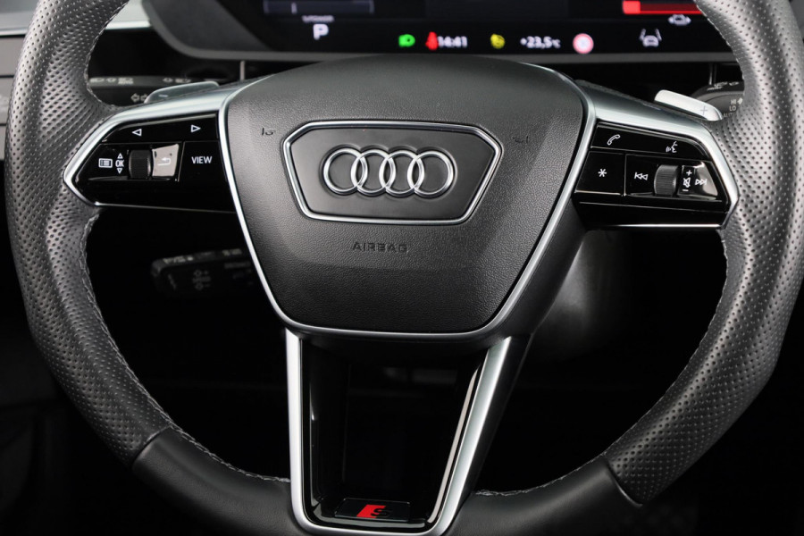 Audi e-tron 55 quattro S-line 95 kWh 408 pk | Navigatie | Panorama dak | Parkeersensoren ( park assist ) | Achteruitrijcamera