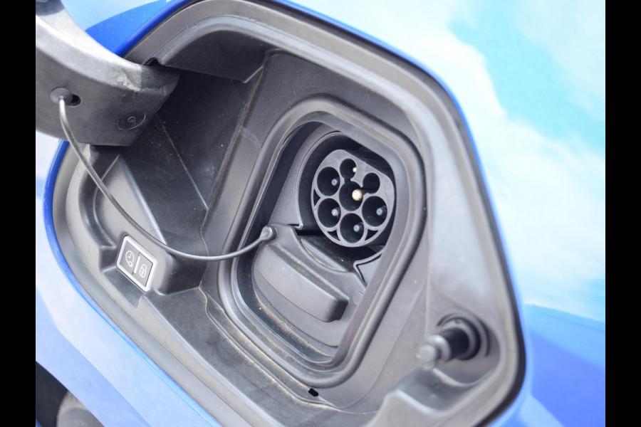 Opel Corsa Electric 50 kWh 3 FASE | ACHTERUITRIJCAMERA MET SENSOREN | CARPLAY | E.C.C. |