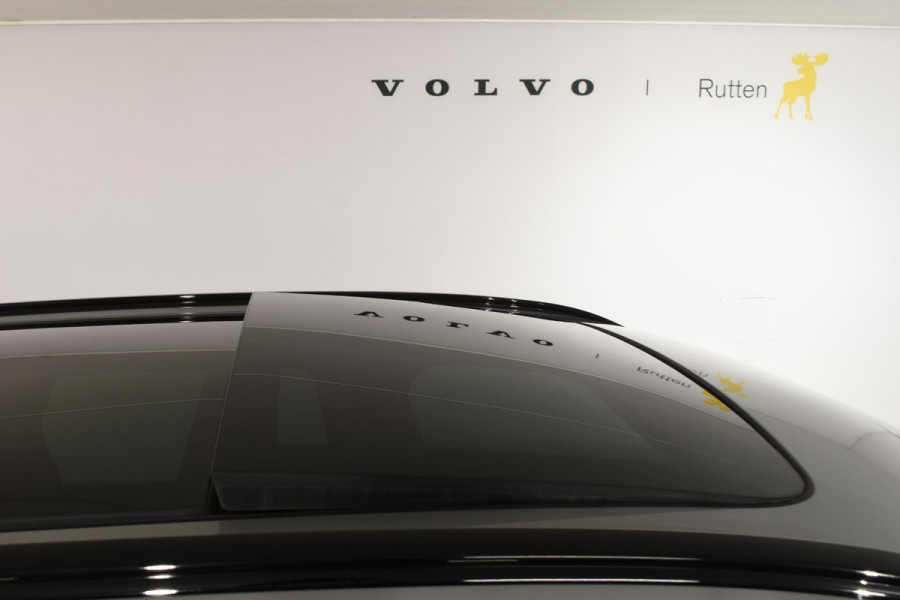Volvo XC60 T6 350PK Long Range AWD Ultimate Dark / Navigatie / Adaptieve Cruisecontrol / Head Up-Display / Panorama dak / Leder / Elektrische stoelen / 360 Camera / Trekhaak /