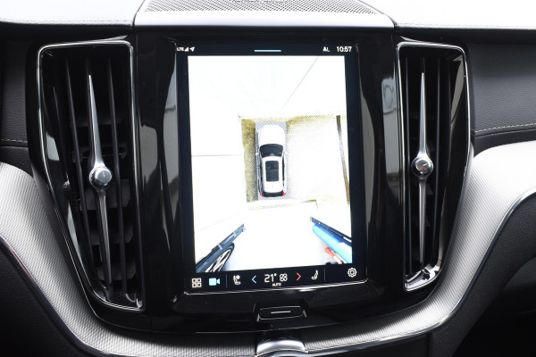 Volvo XC60 T6 350PK Long Range AWD Ultimate Dark / Navigatie / Adaptieve Cruisecontrol / Head Up-Display / Panorama dak / Leder / Elektrische stoelen / 360 Camera / Trekhaak /