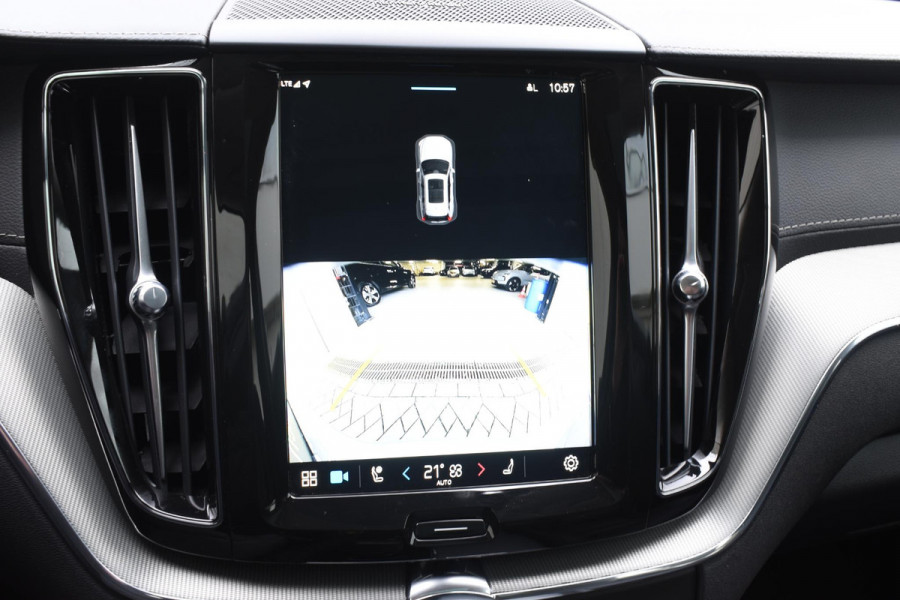 Volvo XC60 T6 350PK Long Range AWD Ultimate Dark / Navigatie / Adaptieve Cruisecontrol / Head Up-Display / Panorama dak / Leder / Elektrische stoelen / 360 Camera / Trekhaak /