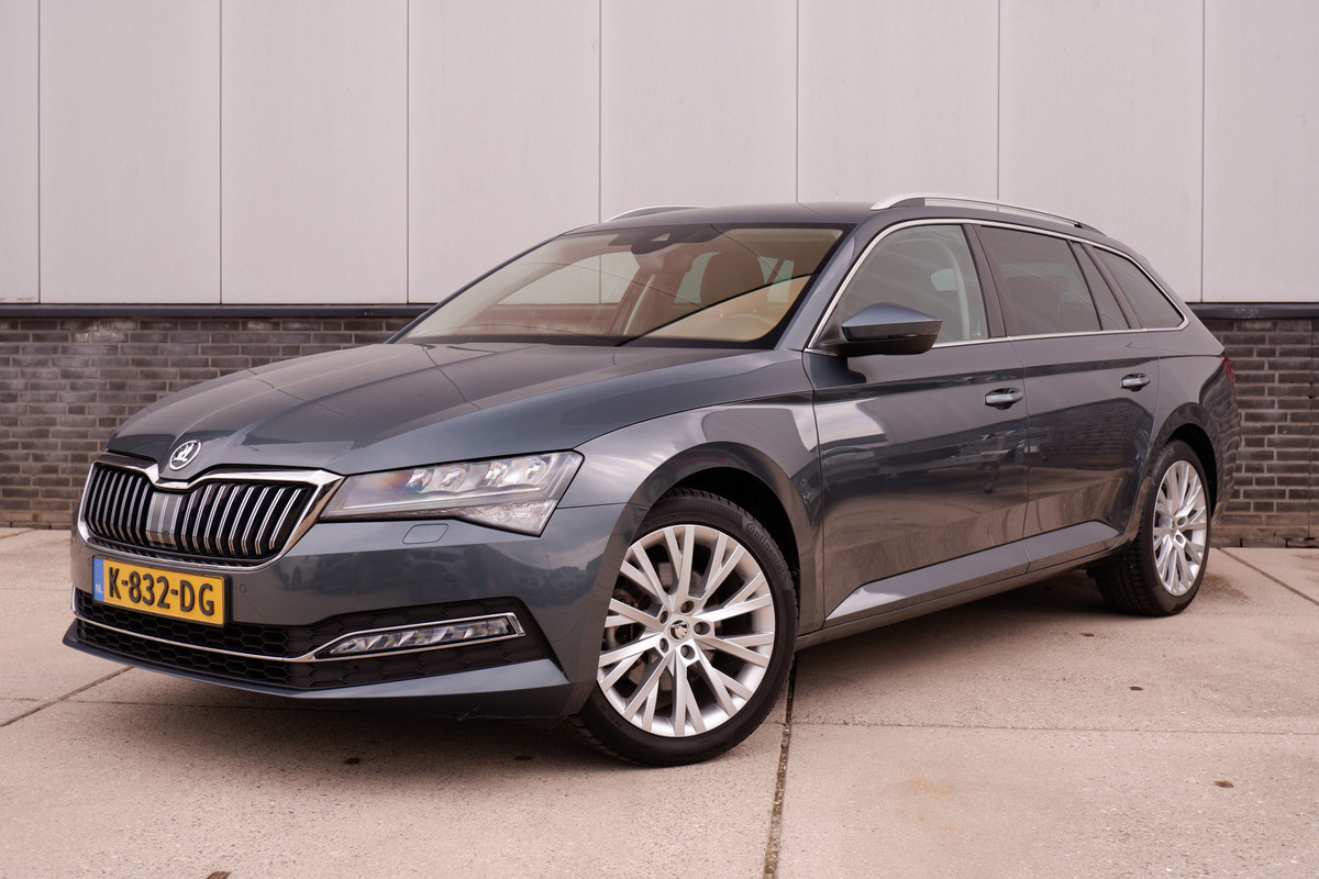 Škoda Superb Combi 1.5 TSI ACT Business Edition | Trekhaak | Camera | Alcantara | Memory | LED | Carplay | Climate