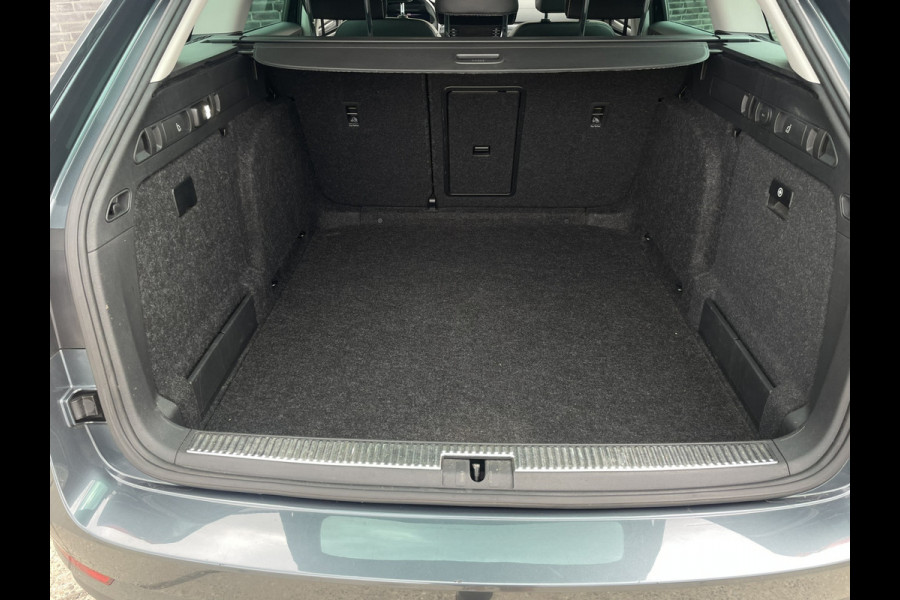 Škoda Superb Combi 1.5 TSI ACT Business Edition | Trekhaak | Camera | Alcantara | Memory | LED | Carplay | Climate