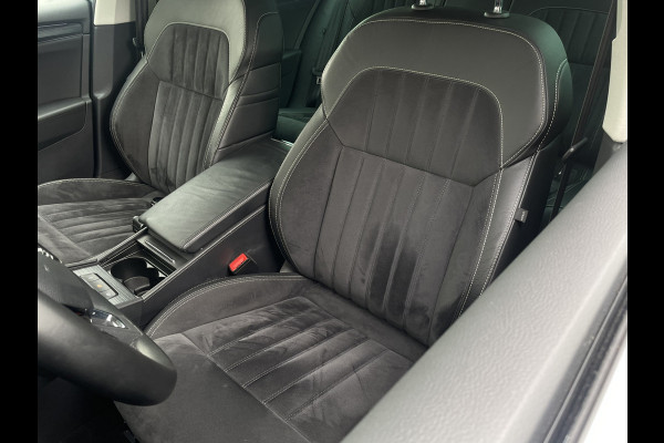 Škoda Superb Combi 1.5 TSI ACT Business Edition | Trekhaak | Camera | Alcantara | Memory | LED | Carplay | Climate