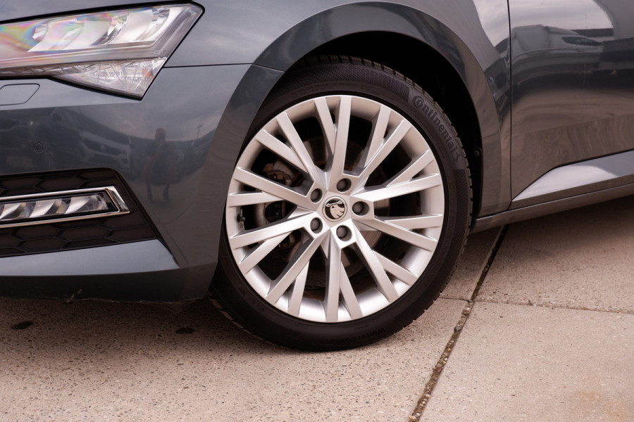 Škoda Superb Combi 1.5 TSI ACT Business Edition | Trekhaak | Camera | Alcantara | Memory | LED | Carplay | Climate