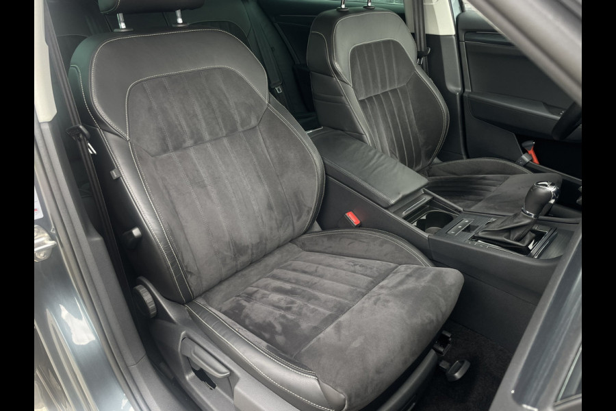 Škoda Superb Combi 1.5 TSI ACT Business Edition | Trekhaak | Camera | Alcantara | Memory | LED | Carplay | Climate