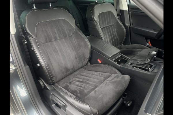 Škoda Superb Combi 1.5 TSI ACT Business Edition | Trekhaak | Camera | Alcantara | Memory | LED | Carplay | Climate