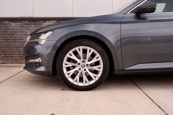 Škoda Superb Combi 1.5 TSI ACT Business Edition | Trekhaak | Camera | Alcantara | Memory | LED | Carplay | Climate