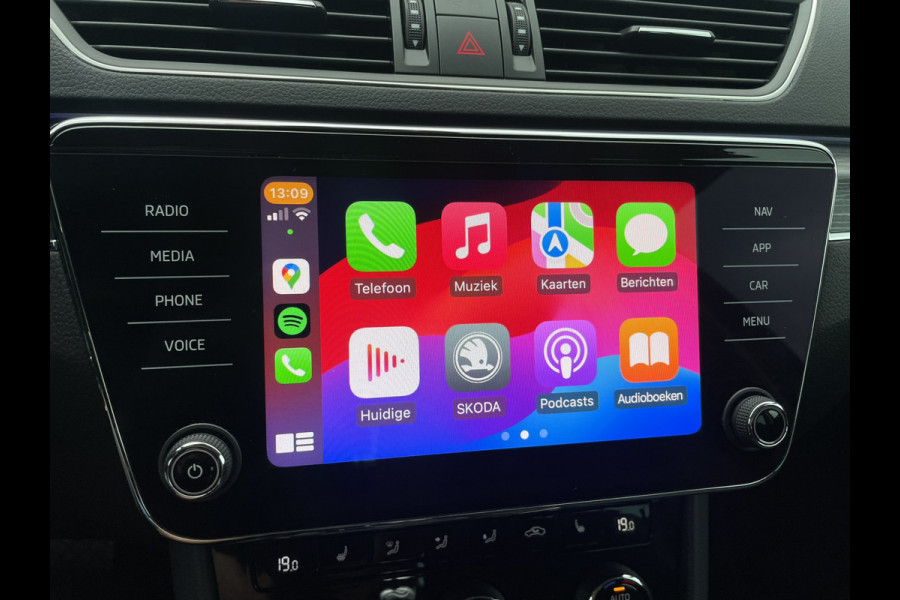 Škoda Superb Combi 1.5 TSI ACT Business Edition | Trekhaak | Camera | Alcantara | Memory | LED | Carplay | Climate