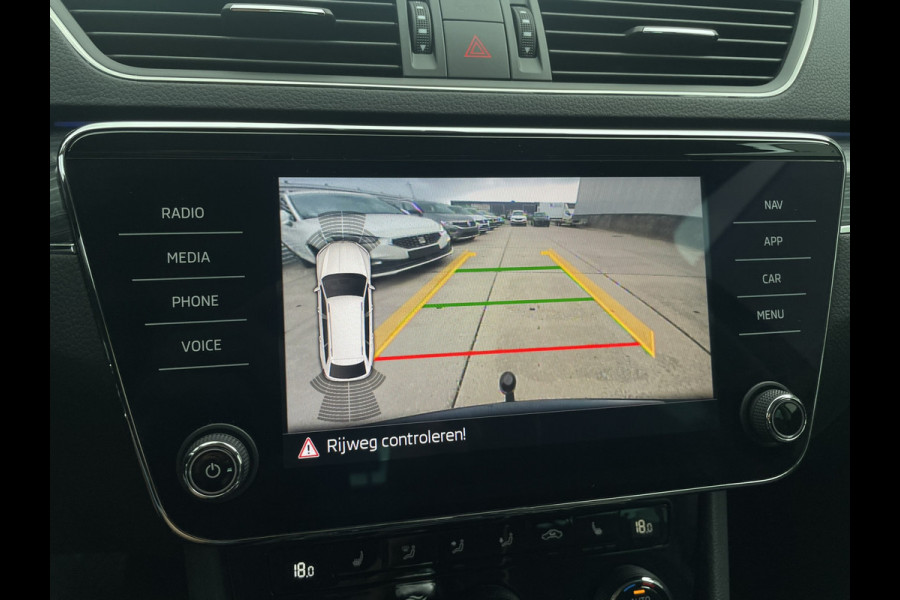 Škoda Superb Combi 1.5 TSI ACT Business Edition | Trekhaak | Camera | Alcantara | Memory | LED | Carplay | Climate