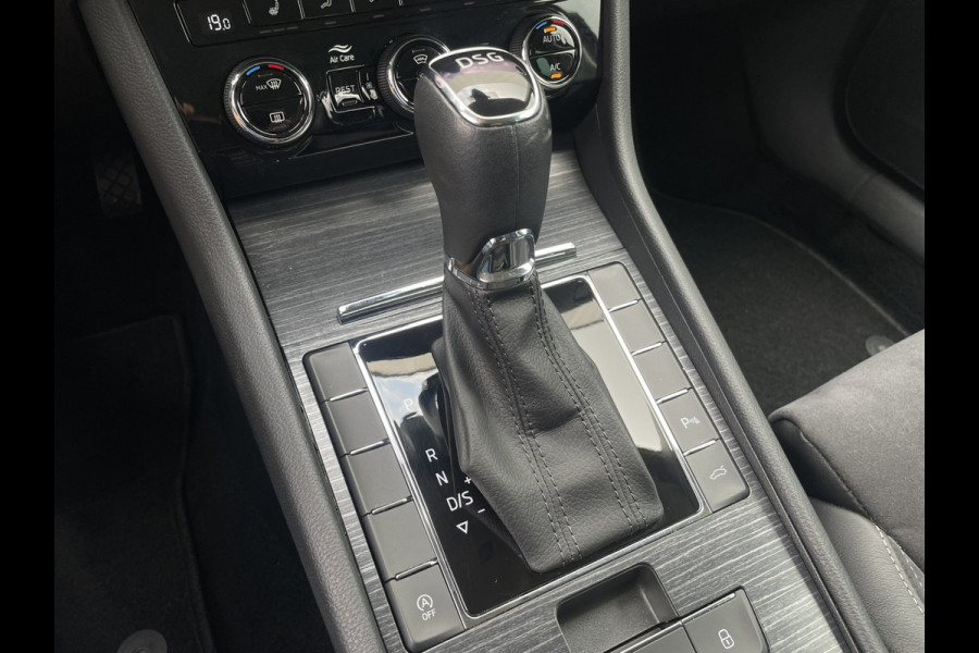 Škoda Superb Combi 1.5 TSI ACT Business Edition | Trekhaak | Camera | Alcantara | Memory | LED | Carplay | Climate