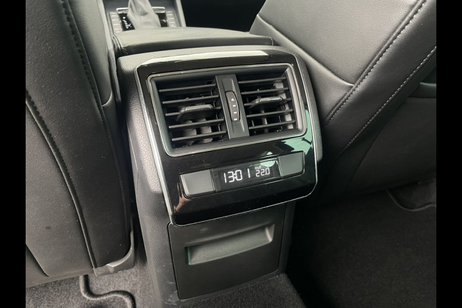Škoda Superb Combi 1.5 TSI ACT Business Edition | Trekhaak | Camera | Alcantara | Memory | LED | Carplay | Climate