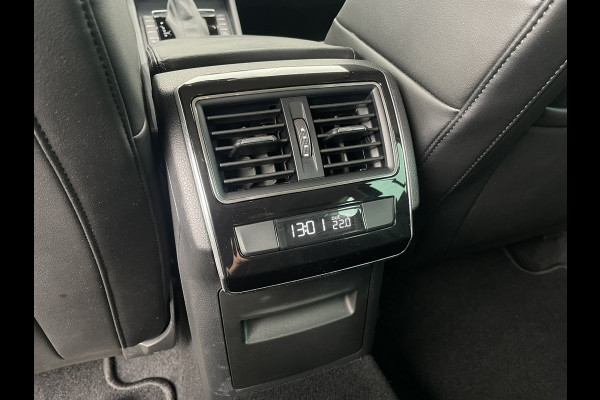 Škoda Superb Combi 1.5 TSI ACT Business Edition | Trekhaak | Camera | Alcantara | Memory | LED | Carplay | Climate