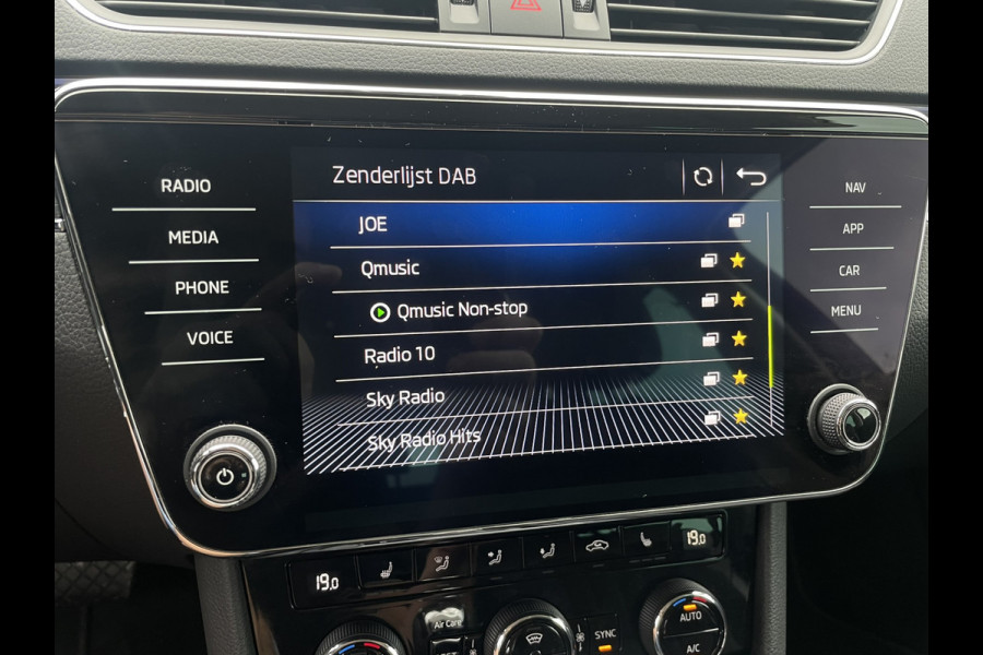 Škoda Superb Combi 1.5 TSI ACT Business Edition | Trekhaak | Camera | Alcantara | Memory | LED | Carplay | Climate