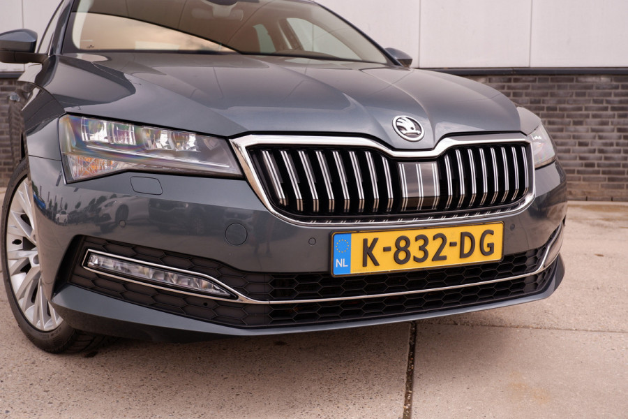Škoda Superb Combi 1.5 TSI ACT Business Edition | Trekhaak | Camera | Alcantara | Memory | LED | Carplay | Climate