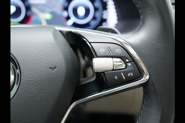 Škoda Superb 1.4 TSI iV Laurin & Klement Plug In Hybrid 218pk Dealer O.H PHEV | Panodak | Adaptive Cruise | Canton Audio | Lederen Sportstoelen Memory | Camera | Crystal LED | Apple Carplay | Lane Assist | Stoelverwarming | Navigatie | DAB |