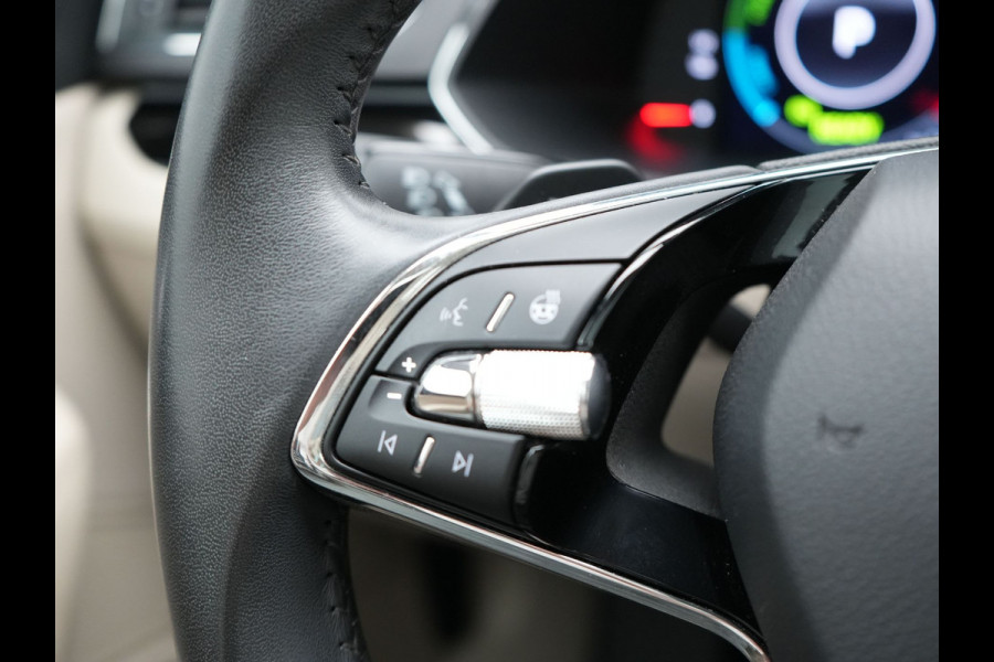 Škoda Superb 1.4 TSI iV Laurin & Klement Plug In Hybrid 218pk Dealer O.H PHEV | Panodak | Adaptive Cruise | Canton Audio | Lederen Sportstoelen Memory | Camera | Crystal LED | Apple Carplay | Lane Assist | Stoelverwarming | Navigatie | DAB |