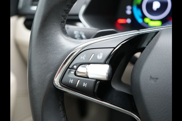 Škoda Superb 1.4 TSI iV Laurin & Klement Plug In Hybrid 218pk Dealer O.H PHEV | Panodak | Adaptive Cruise | Canton Audio | Lederen Sportstoelen Memory | Camera | Crystal LED | Apple Carplay | Lane Assist | Stoelverwarming | Navigatie | DAB |
