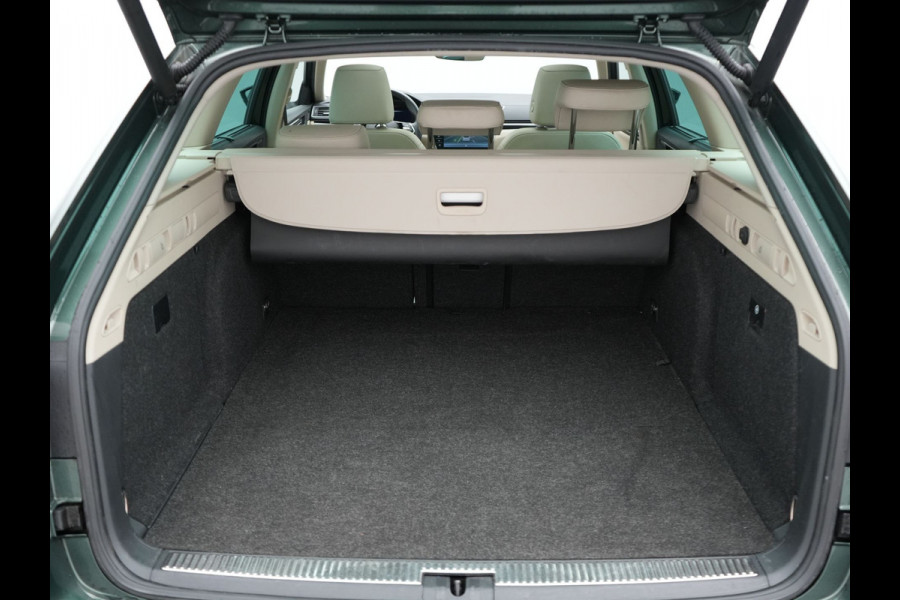 Škoda Superb 1.4 TSI iV Laurin & Klement Plug In Hybrid 218pk Dealer O.H PHEV | Panodak | Adaptive Cruise | Canton Audio | Lederen Sportstoelen Memory | Camera | Crystal LED | Apple Carplay | Lane Assist | Stoelverwarming | Navigatie | DAB |